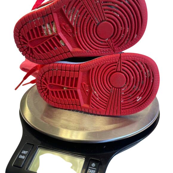 Red and black jordan 1 - Picture 4 of 5